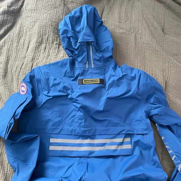Canada goose - size LARGE